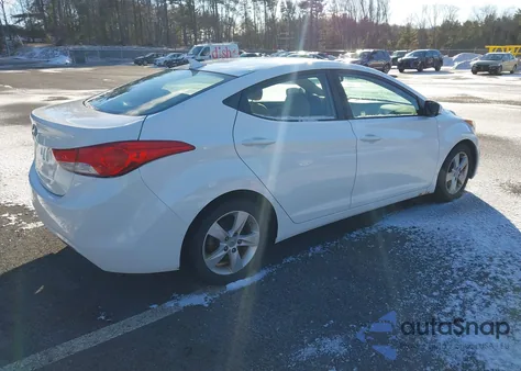 2013 Hyundai Elantra Gls/Limited z USA, uszkodzony, nr VIN 5NPDH4AE5DH210677